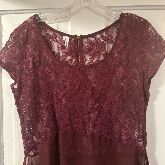 Studio Y Maroon Women’s Short Sleeve Blouse - Picture 4 of 6